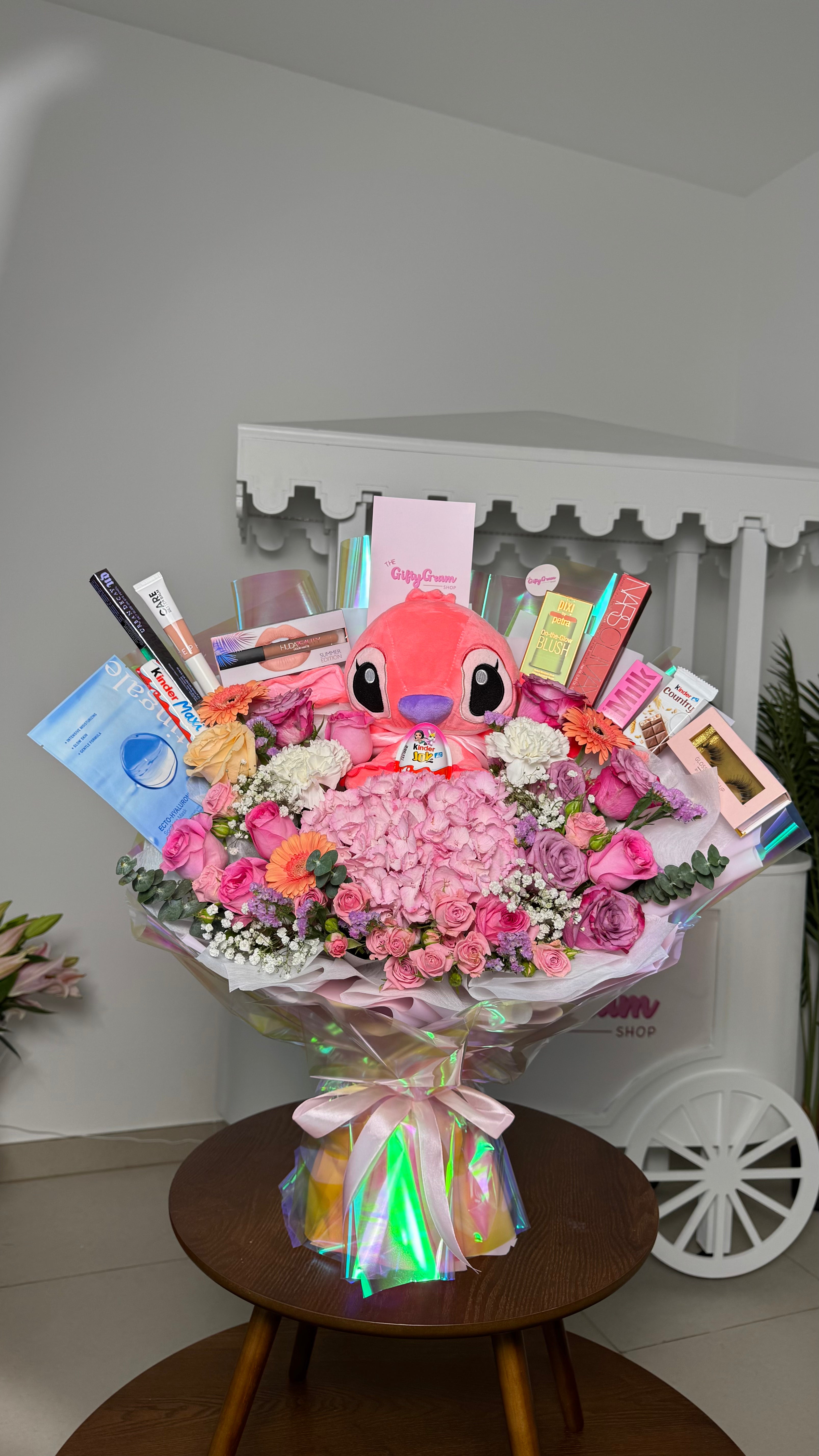 MakeUp Bouquet with pink stitch