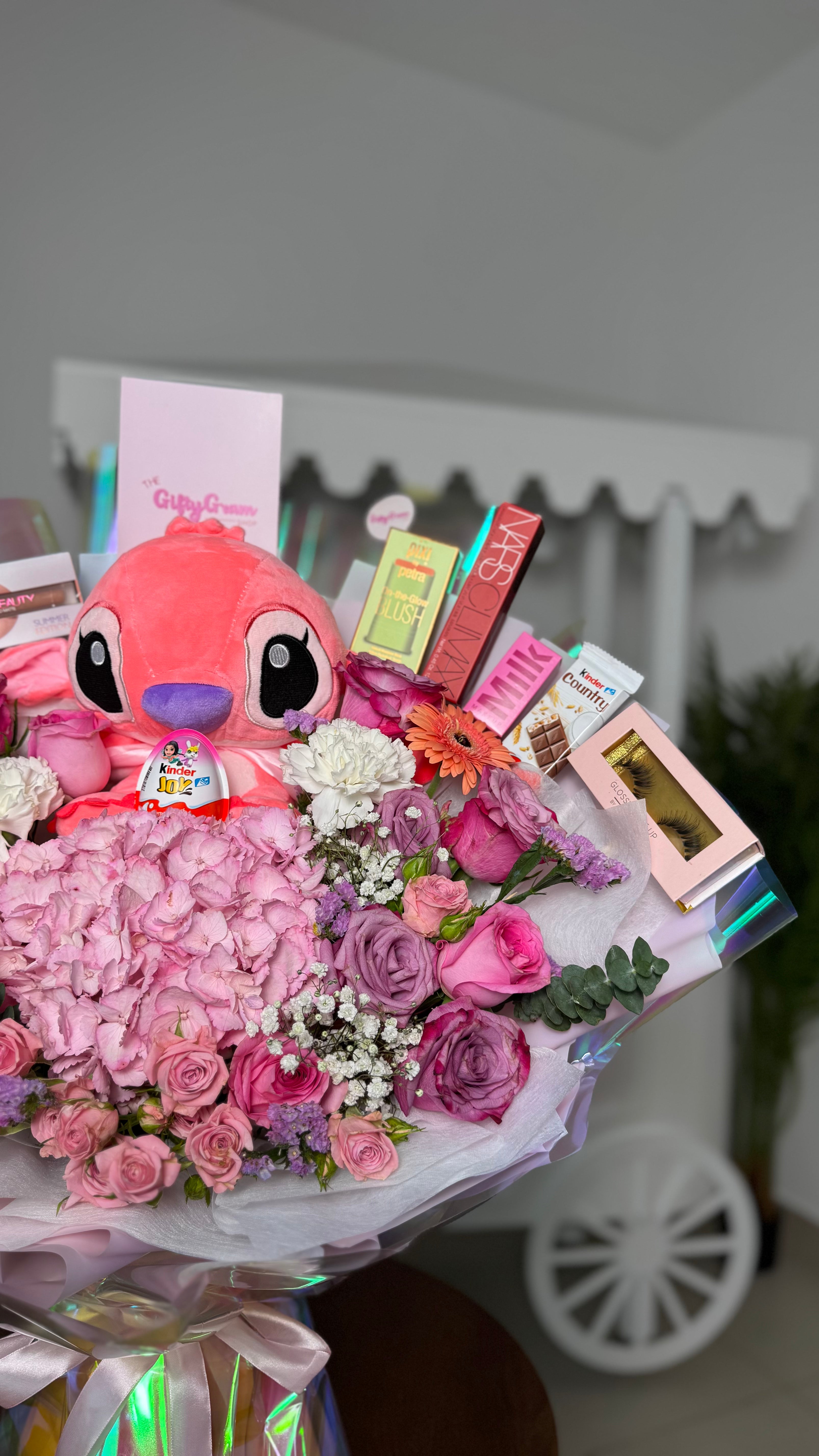 MakeUp Bouquet with pink stitch