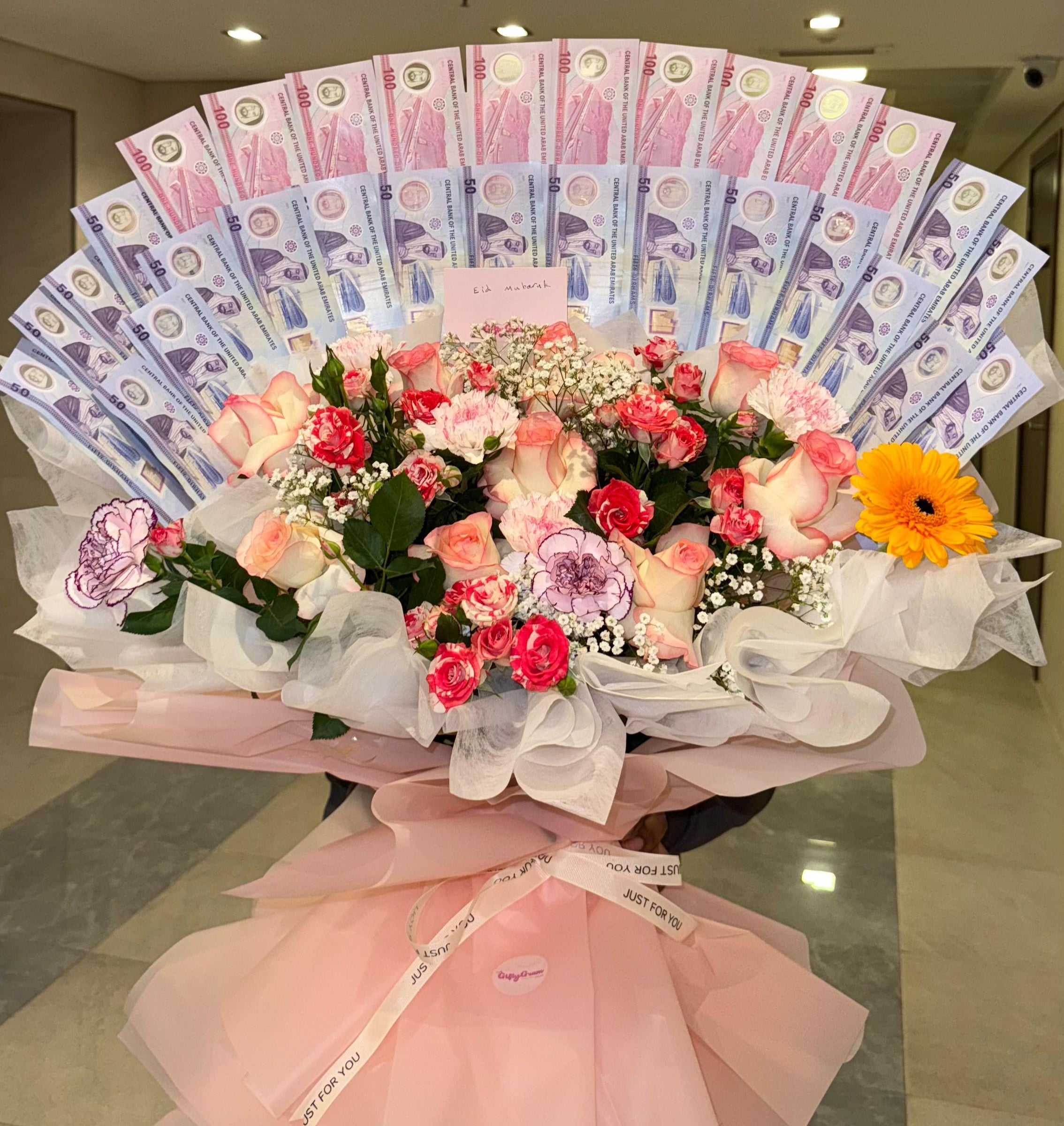 Money bouquet for weddings and birthdays